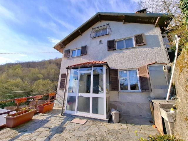 Casa indipendente in vendita a Savignone GE