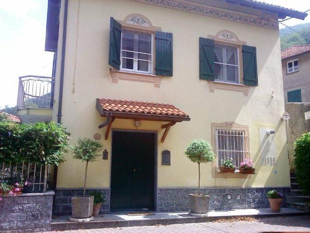 Casa indipendente in vendita a Savignone GE