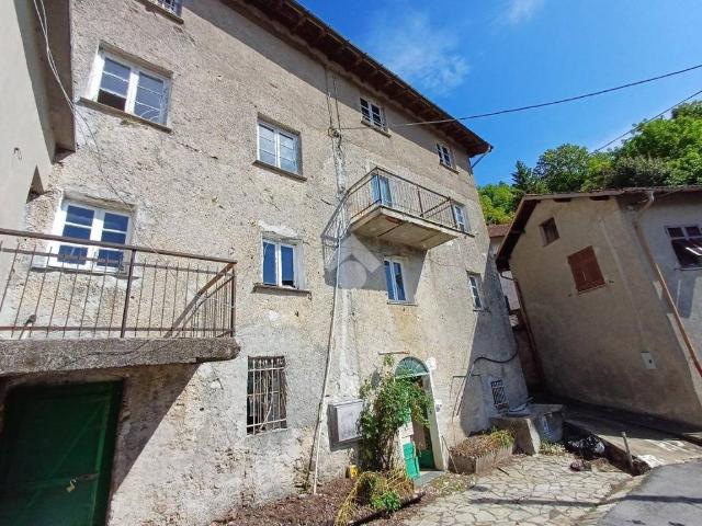 Casa indipendente in vendita a Savignone GE