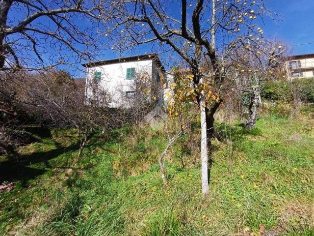 Casa indipendente in vendita a Savignone GE