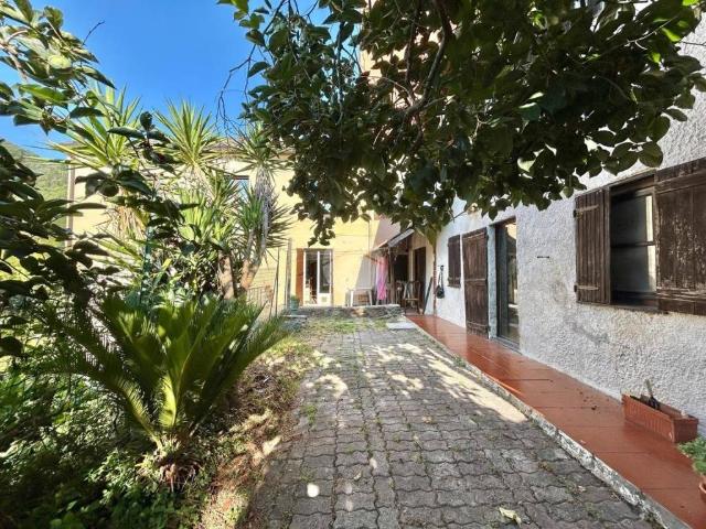 Casa indipendente in vendita a Savona SV