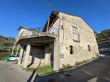Casa indipendente in vendita a Savoca ME