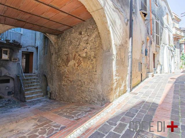 Casa indipendente in vendita a Salisano RI