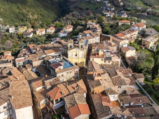 Casa indipendente in vendita a Salisano RI