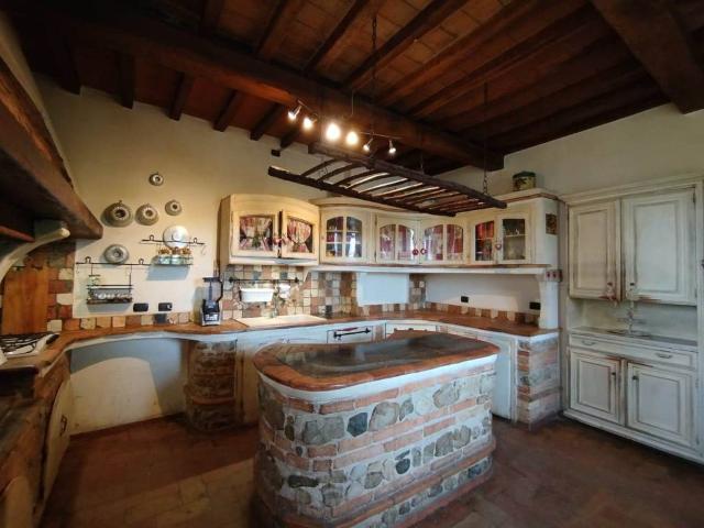 Casa indipendente in vendita a Salsomaggiore Terme PR
