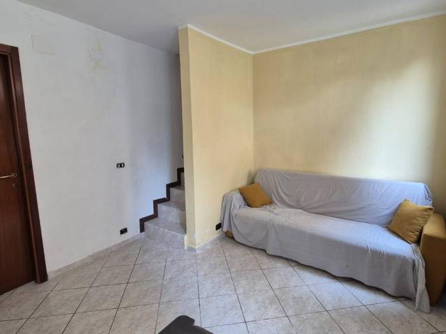 Casa indipendente in vendita a Saltrio VA
