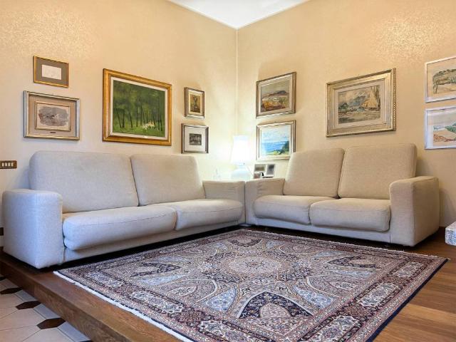 Casa indipendente in vendita a Samarate VA