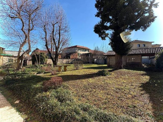 Casa indipendente in vendita a Samarate VA