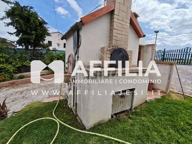 Casa indipendente in vendita a San Marcello AN