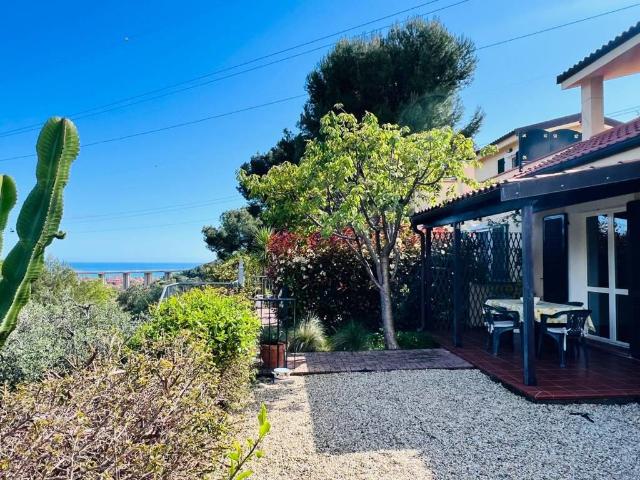 Casa indipendente in vendita a San Bartolomeo al Mare IM