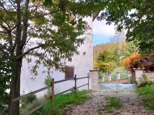 Casa indipendente in vendita a San Benedetto Val di Sambro BO