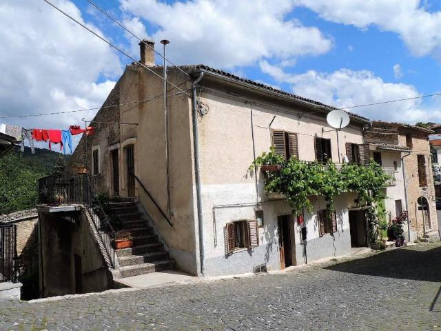 Casa indipendente in vendita a San Benedetto in Perillis AQ
