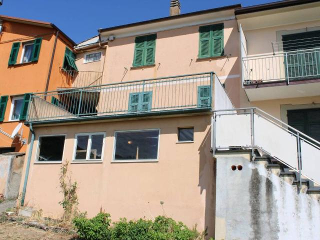 Casa indipendente in vendita a San Colombano Certenoli GE