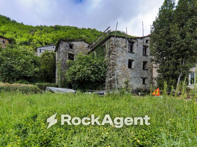 Casa indipendente in vendita a San Colombano Certenoli GE