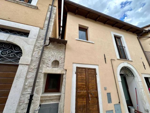 Casa indipendente in vendita a San Demetrio Ne' Vestini AQ