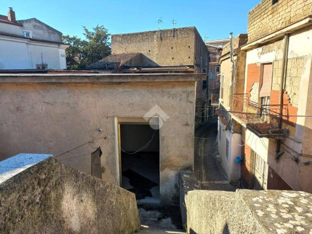 Casa indipendente in vendita a San Felice a Cancello CE