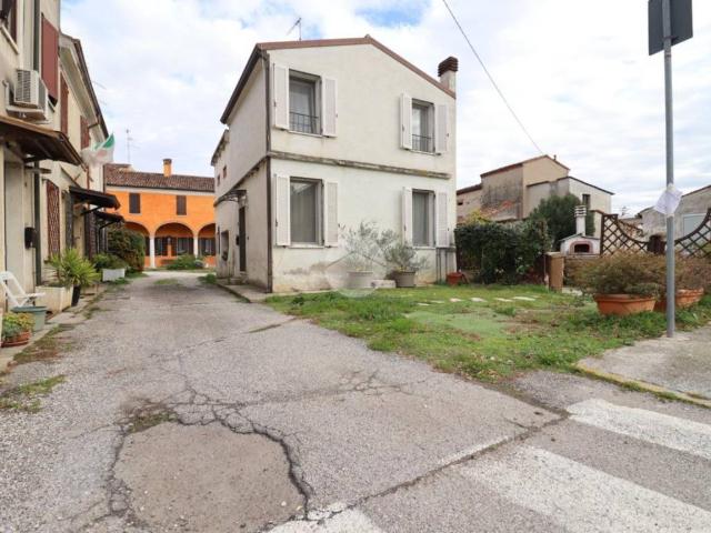 Casa indipendente in vendita a San Giorgio Bigarello MN
