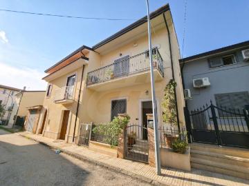 Casa indipendente in vendita a San Giorgio del Sannio BN