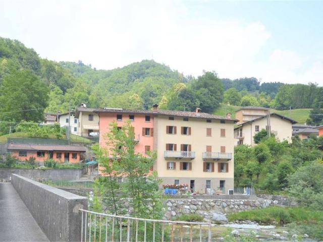 Casa indipendente in vendita a San Giovanni Bianco BG