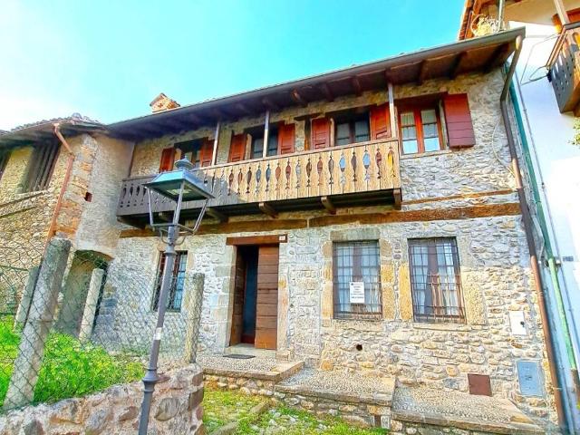 Casa indipendente in vendita a San Giovanni Bianco BG