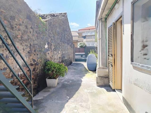 Casa indipendente in vendita a San Giovanni la Punta CT