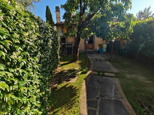 Casa indipendente in vendita a Campi Bisenzio FI