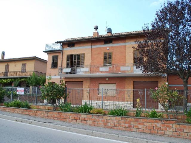 Casa indipendente in vendita a San Ginesio MC
