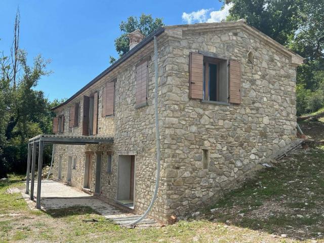 Casa indipendente in vendita a San Leo RN