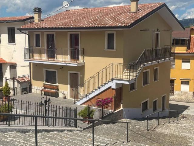 Casa indipendente in vendita a San Pietro Avellana IS