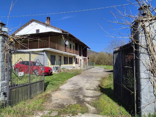 CASA INDIPENDENTE in VENDITA a SAN SEBASTIANO DA PO di 9 vani