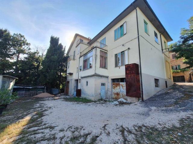 Casa indipendente in vendita a San Severino Marche