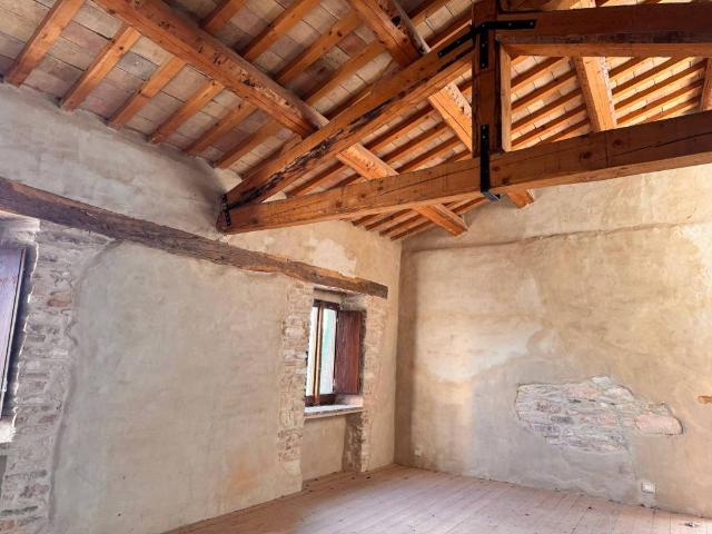 Casa indipendente in vendita a San Severino Marche MC