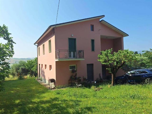 Casa indipendente in vendita a San Severino Marche MC