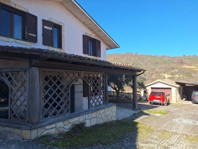 Casa indipendente in vendita a San Severino Marche MC