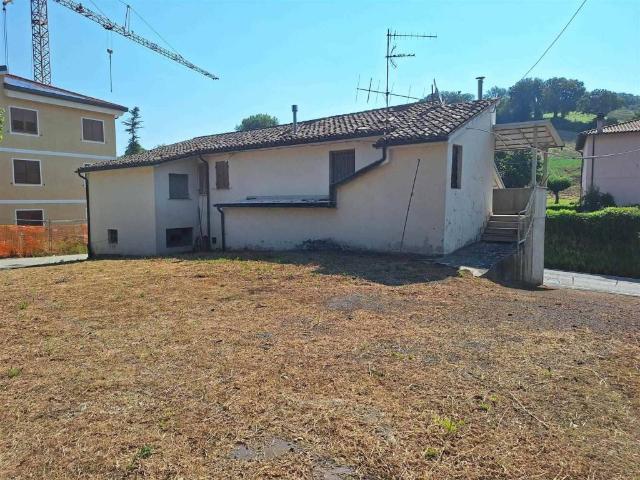 Casa indipendente in vendita a San Severino Marche MC