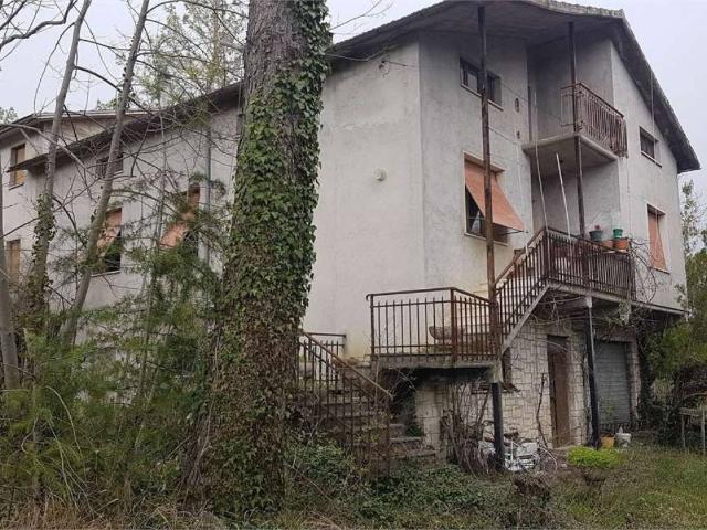 Casa indipendente in vendita a San Severino Marche MC