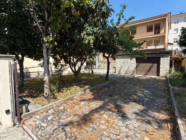 Casa indipendente in vendita a San Severino Marche MC
