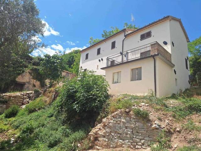 Casa indipendente in vendita a San Severino Marche MC