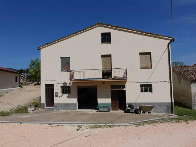 Casa indipendente in vendita a San Severino Marche MC