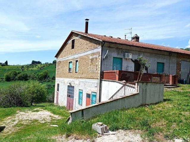 Casa indipendente in vendita a San Severino Marche MC