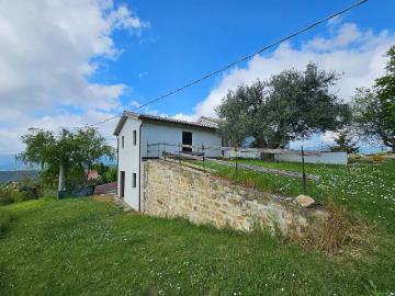 Casa indipendente in vendita a San Severino Marche MC