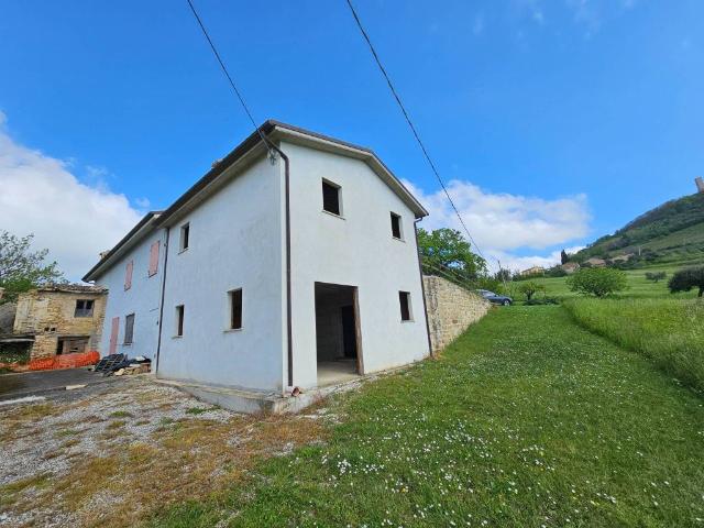 Casa indipendente in vendita a San Severino Marche MC