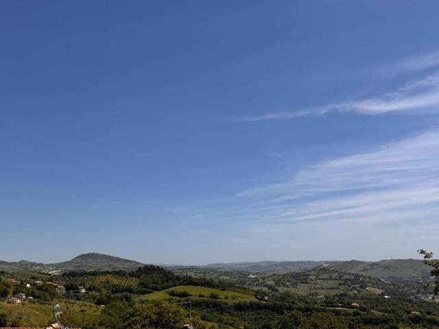 Casa indipendente in vendita a San Severino Marche MC