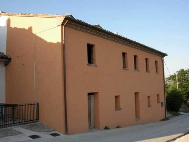 Casa indipendente in vendita a San Severino Marche MC