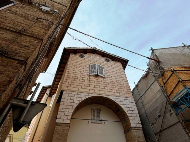 Casa indipendente in vendita a San Severino Marche MC