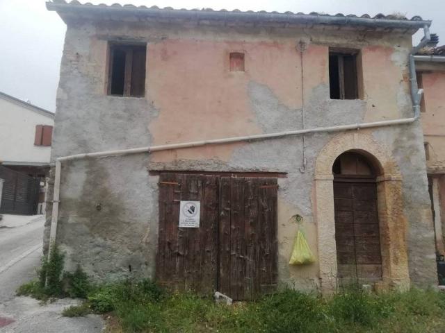 Casa indipendente in vendita a San Severino Marche MC