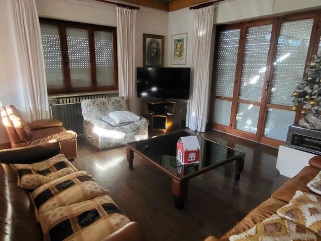 Casa indipendente in vendita a San Severino Marche MC
