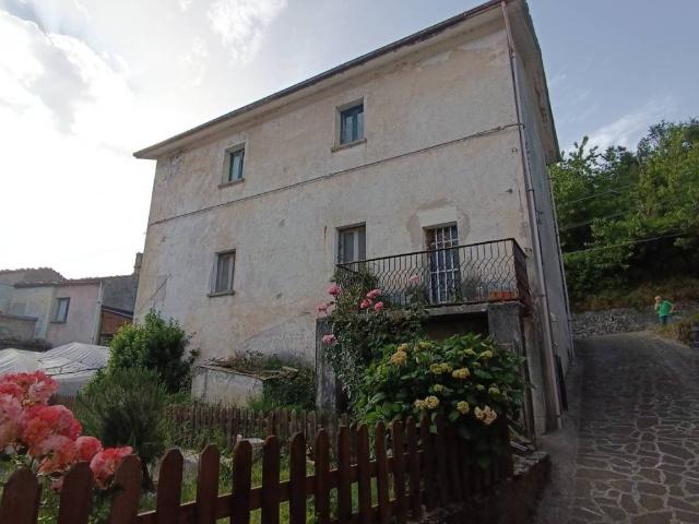 Casa indipendente in vendita a San Severino Lucano PZ