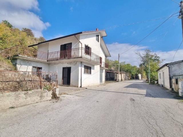 Casa indipendente in vendita a San Sossio Baronia AV