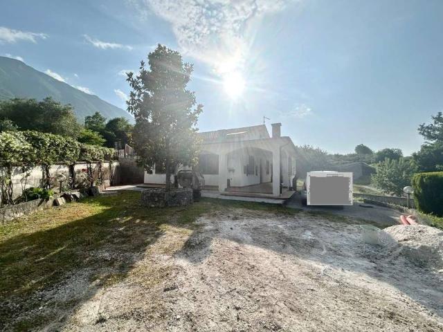 Casa indipendente in vendita a San Vincenzo Valle Roveto AQ